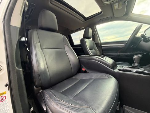 Used 2015 Toyota Highlander XLE FWD image 40