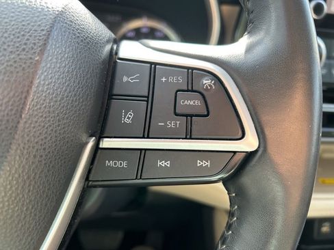 Used 2023 Toyota Highlander L image 26