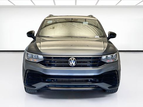 Used 2023 Volkswagen Tiguan SE R-Line image 2