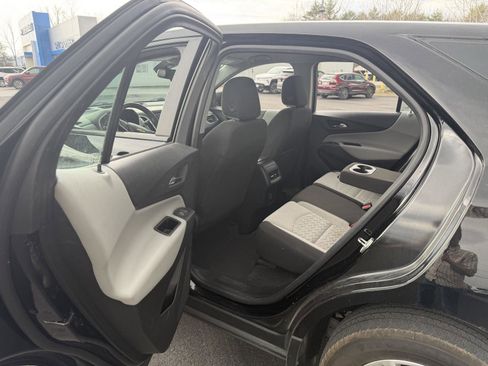 Used 2022 Chevrolet Equinox LS AWD/4WD image 13