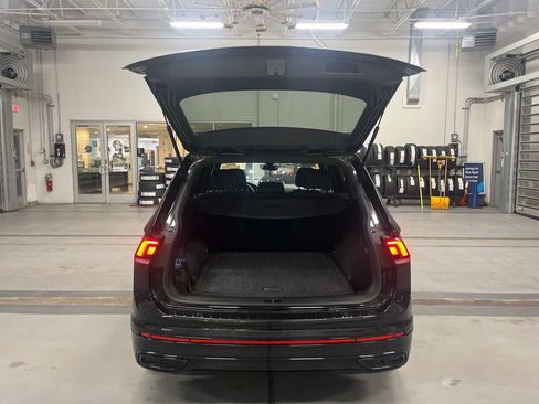 Used 2023 Volkswagen Tiguan SE R-Line image 6