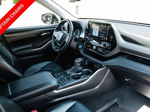 Used 2022 Toyota Highlander XLE FWD image 11
