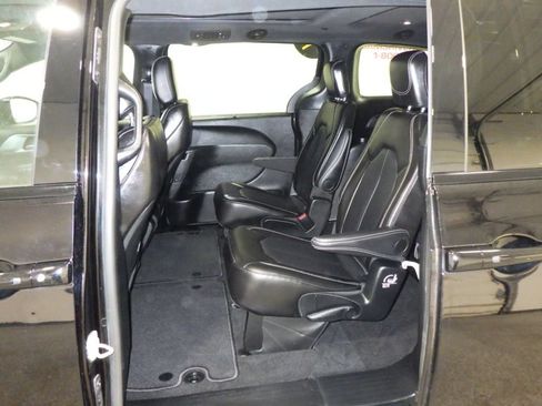 Used 2024 Chrysler Pacifica Touring-L w/ S Appearance Package AWD/4WD image 7