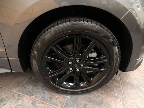 Used 2023 Ford Edge ST-Line w/ Class II Trailer Tow Package image 9