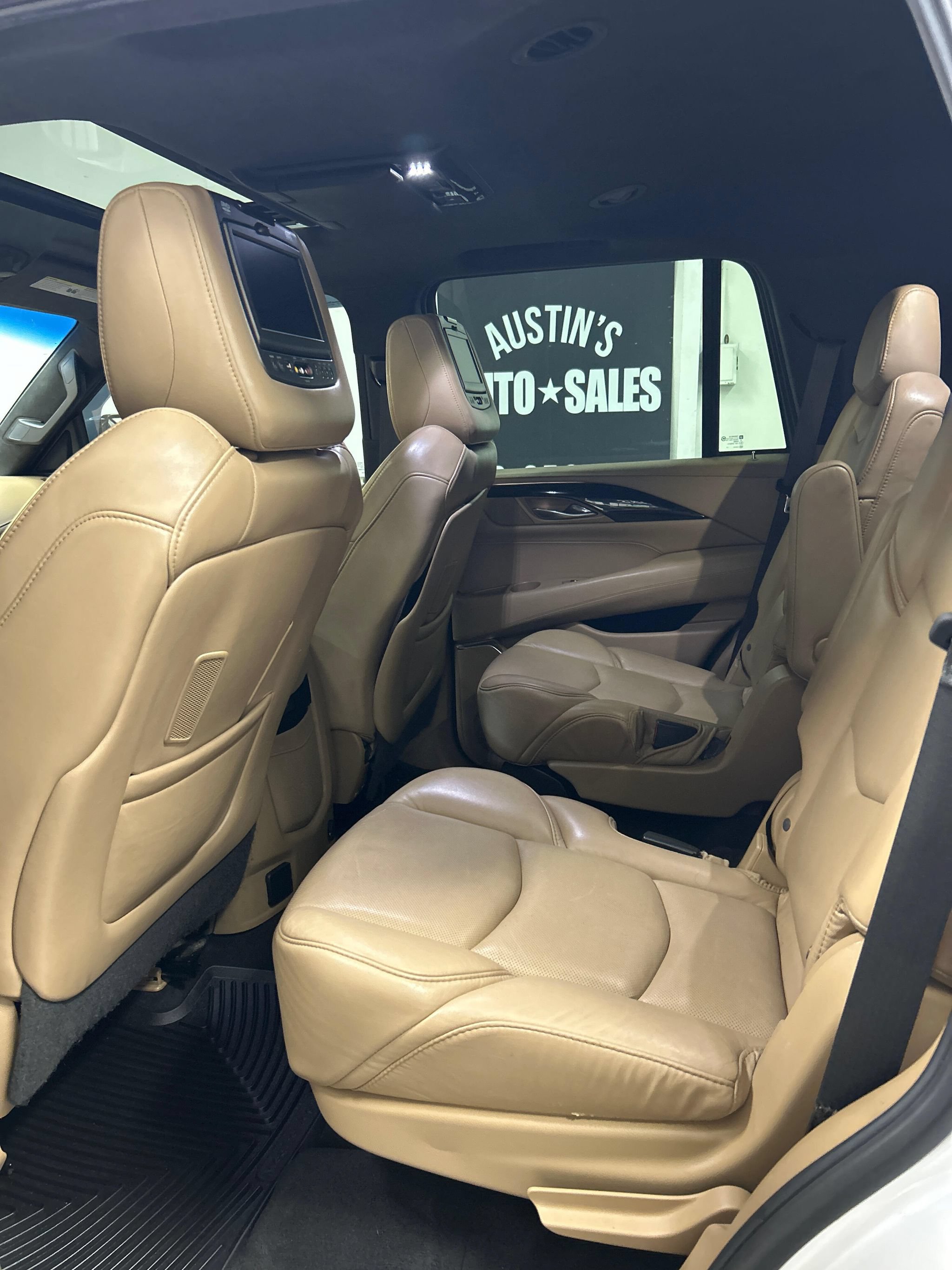 Used 2018 Cadillac Escalade Platinum AWD/4WD image 10