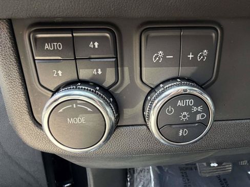 Used 2025 GMC Yukon XL AT4 w/ AT4 Premium Package AWD/4WD image 24