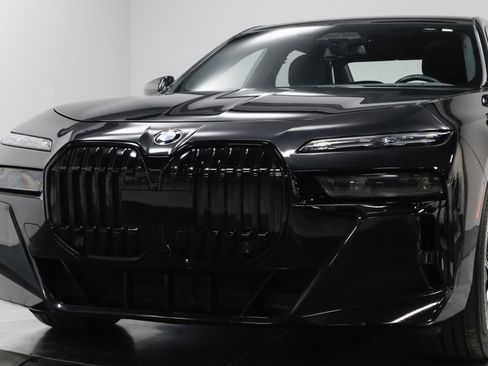 Used 2023 BMW 760i xDrive w/ Executive Package image 65