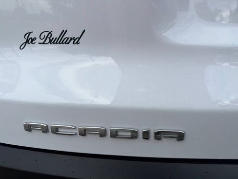 Used 2023 GMC Acadia SLT FWD image 11