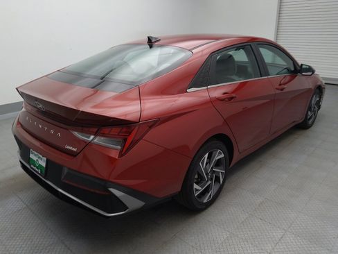 Used 2025 Hyundai Elantra Limited FWD image 9