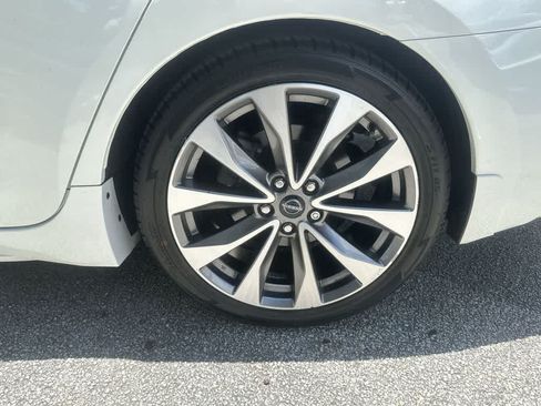 Used 2023 Nissan Maxima Platinum w/ Sport Mat Group FWD image 10