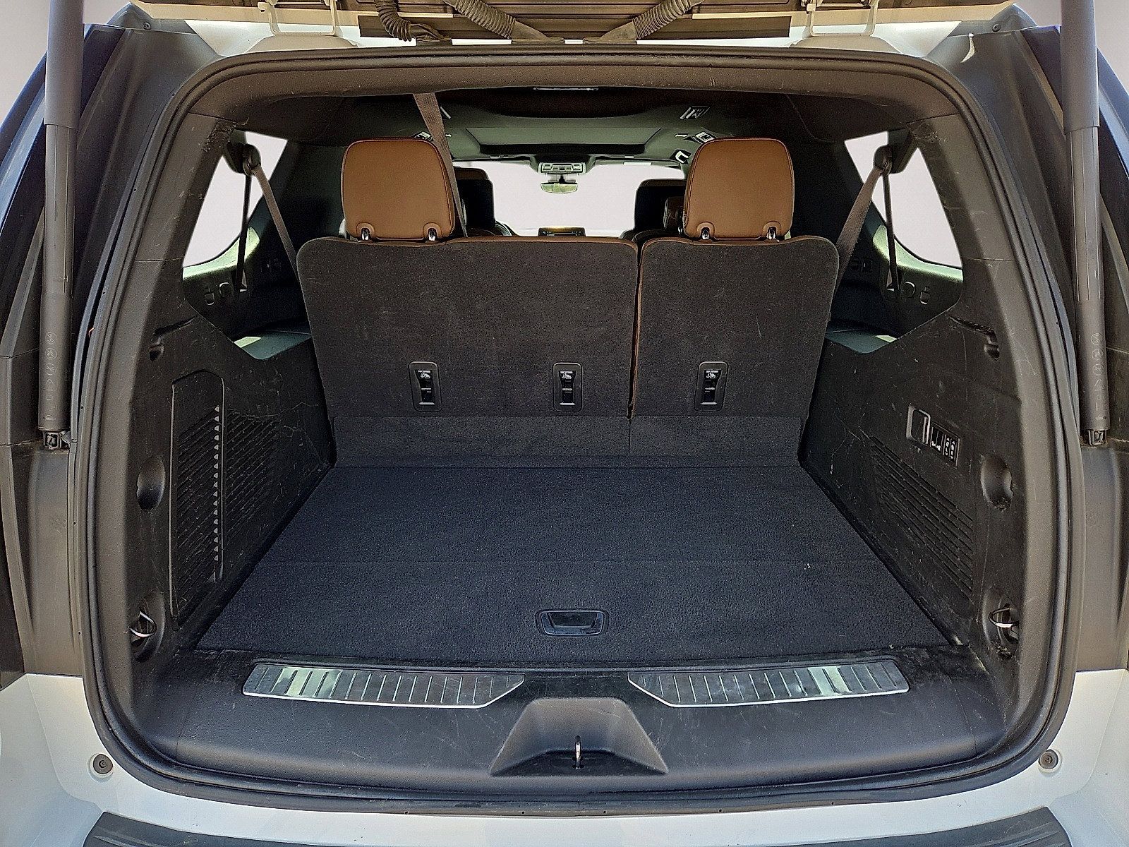 Used 2023 Chevrolet Suburban High Country AWD/4WD image 13