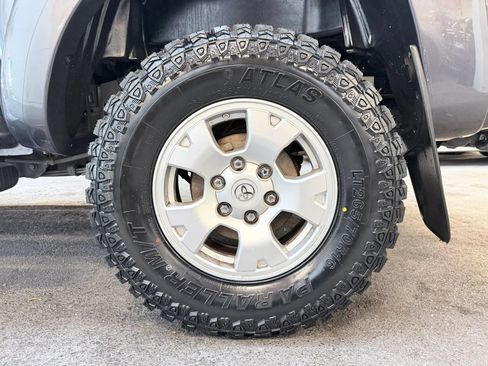 Used 2015 Toyota Tacoma 4x4 Double Cab w/ SR5 Package image 6