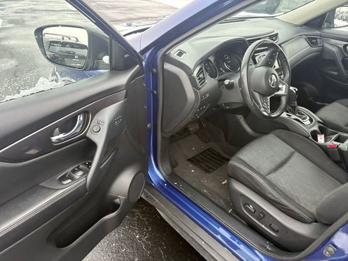 Used 2019 Nissan Rogue SV w/ Premium Package image 16