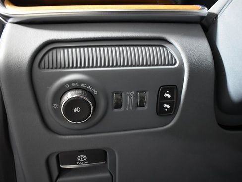 Used 2022 Jeep Grand Wagoneer Series II w/ Convenience Group III image 16