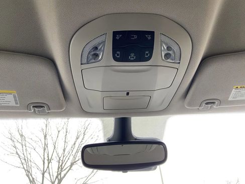Used 2023 Chrysler Pacifica Touring-L FWD image 16
