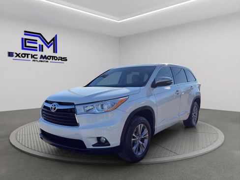 Used 2015 Toyota Highlander Plus FWD image 1