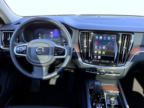 Used 2025 Volvo V60 B5 Cross Country Plus image 14