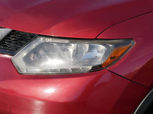 Used 2015 Nissan Rogue SV image 16