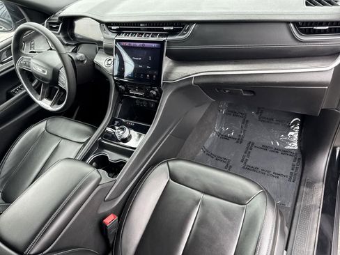 Used 2024 Jeep Grand Cherokee Limited image 40