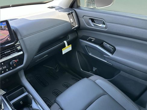 New 2026 Nissan Pathfinder SL AWD/4WD image 15