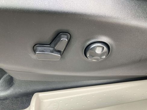 Used 2023 Chrysler Pacifica Touring-L FWD image 21