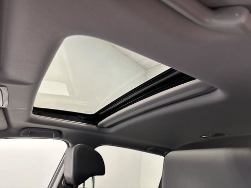 Used 2018 Honda CR-V Touring image 18