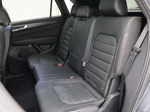 Used 2024 Volkswagen Atlas Cross Sport SEL R-Line image 12