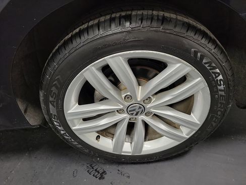 Used 2018 Volkswagen Passat 2.0T SE image 10