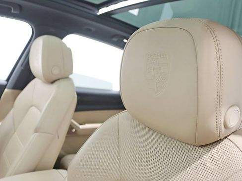 Used 2023 Porsche Cayenne AWD/4WD image 26