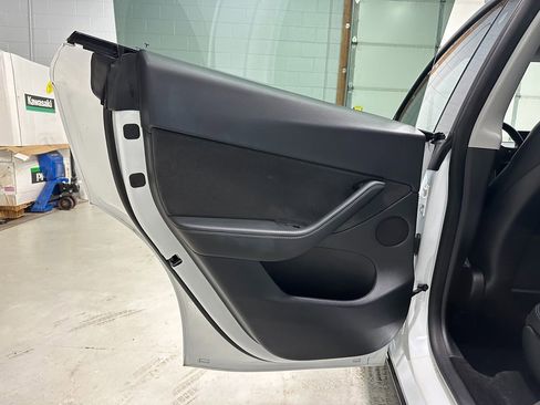 Used 2021 Tesla Model Y Long Range image 20