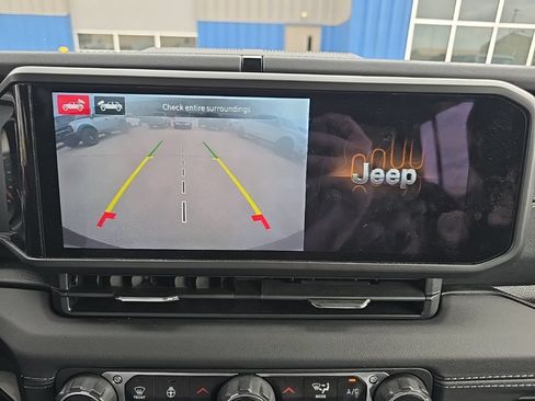 Used 2024 Jeep Wrangler Unlimited Sahara w/ Technology Group AWD/4WD image 24