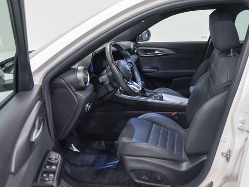 Used 2024 Alfa Romeo Tonale Ti w/ Premium Interior Package AWD/4WD image 12