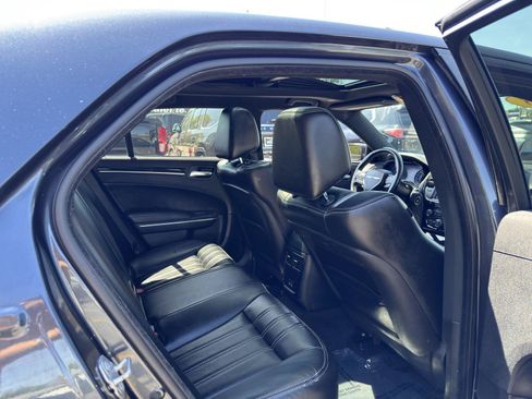 Used 2018 Chrysler 300 S w/ 300S Premium Group RWD image 40