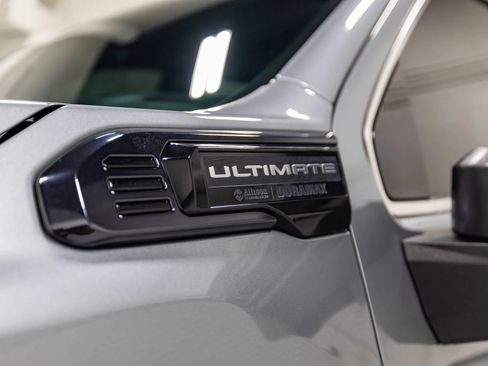 Used 2024 GMC Sierra 2500 Denali Ultimate AWD/4WD image 7