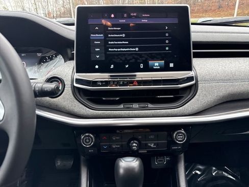 Used 2024 Jeep Compass Latitude image 24