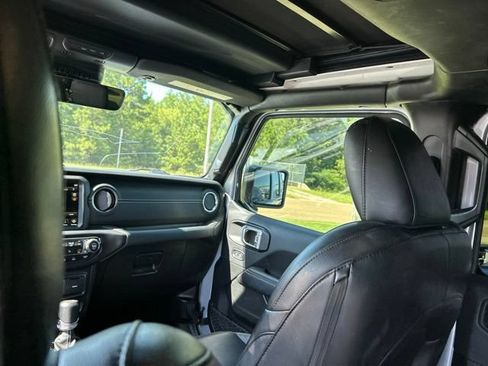 Used 2022 Jeep Wrangler Unlimited Sahara w/ Cold Weather Group AWD/4WD image 39