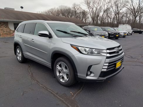 Used 2019 Toyota Highlander Limited image 2