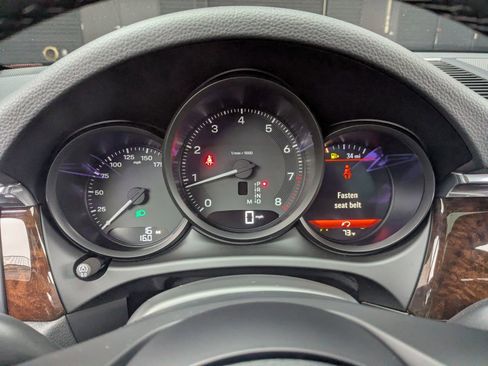 Used 2025 Porsche Macan image 16