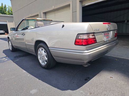 Used 1994 Mercedes-Benz E 320 Convertible image 27