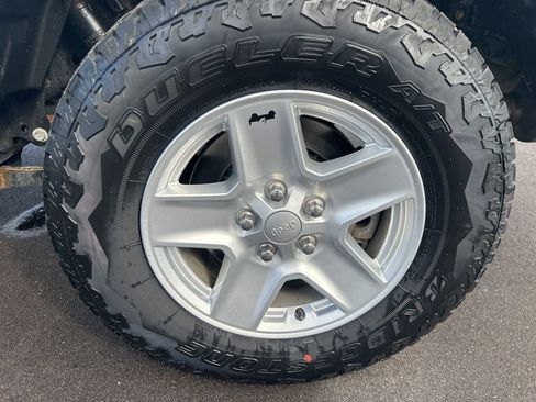 Certified 2020 Jeep Gladiator Sport w/ Quick Order Package 24S image 24