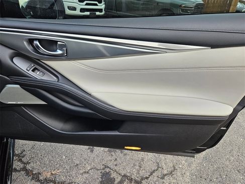 Used 2021 INFINITI Q60 3.0t Luxe w/ Essential Package image 16