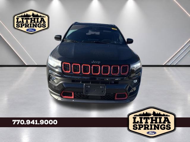 Used 2025 Jeep Compass Latitude w/ Sun & Sound Group AWD/4WD image 1