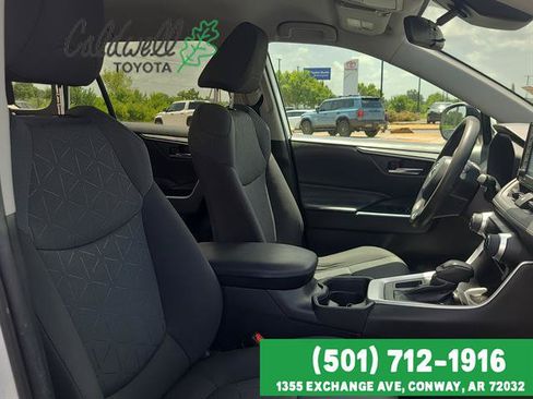 Used 2021 Toyota RAV4 XLE FWD image 18