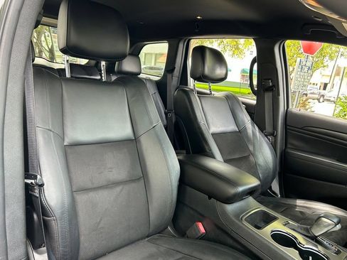 Used 2019 Jeep Grand Cherokee Laredo w/ Laredo X Package RWD image 38