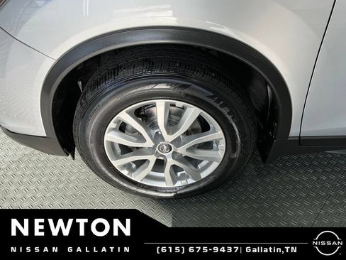 Used 2020 Nissan Rogue SV FWD image 41