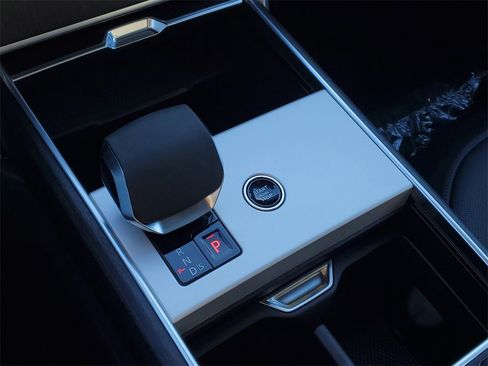 New 2026 Land Rover Range Rover SE image 23