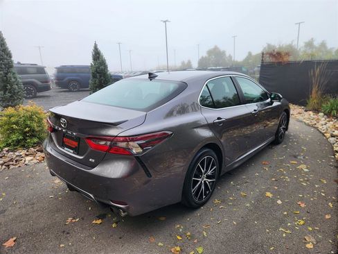 Used 2023 Toyota Camry SE image 5