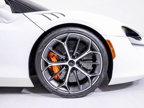 Used 2025 McLaren Artura Spider image 17