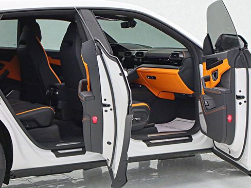 Used 2024 Lamborghini Urus S image 22