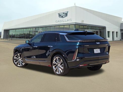 Used 2025 Cadillac Lyriq Luxury w/ LPO, Floor Liner Package AWD/4WD image 4